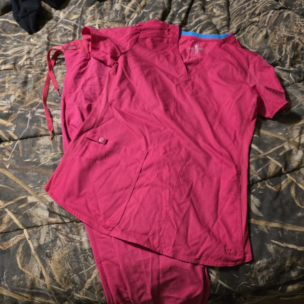 Medcouture scrubs size small, jogger